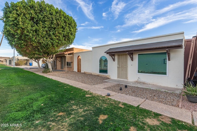 view of front of house featuring a front yard