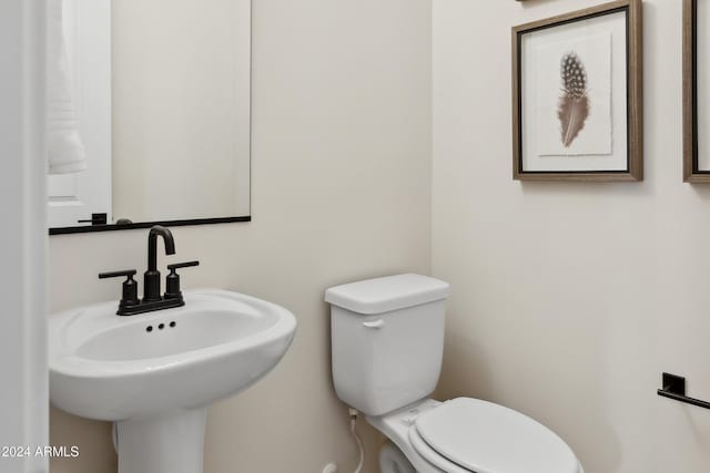 bathroom featuring sink and toilet