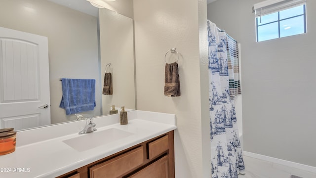 bathroom with a shower with shower curtain and vanity