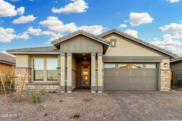 view of front facade with a garage