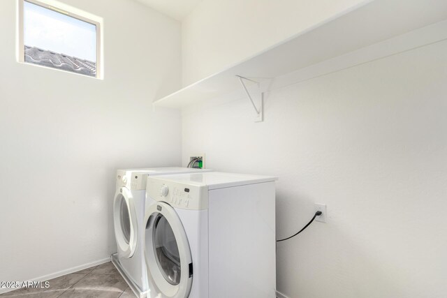 9148 W Meadow Dr, Peoria, AZ 85382 - laundry room with independent washer and dryer and baseboards