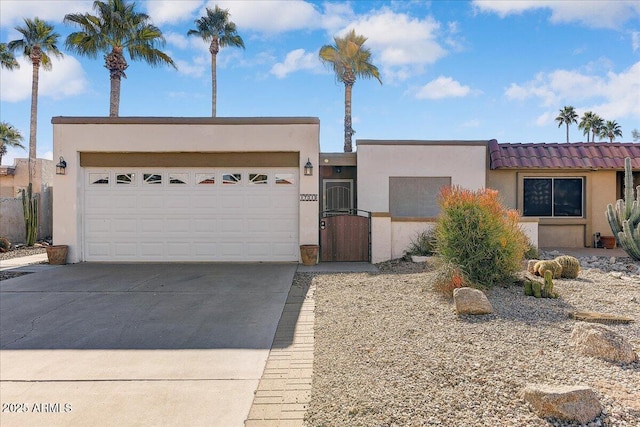 view of front facade with a garage