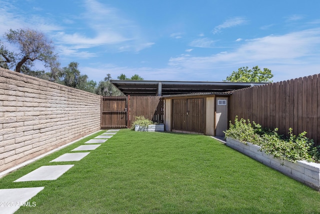 8135 N Central Ave Unit 1, Phoenix, AZ 85020 - view of yard featuring a storage unit, an outdoor structure, and a gate