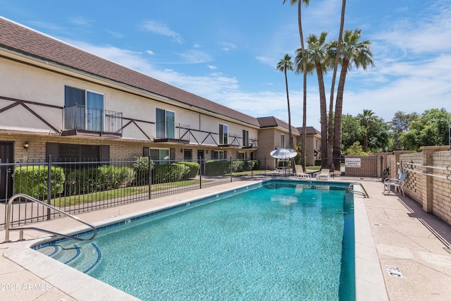 8135 N Central Ave Unit 1, Phoenix, AZ 85020 - community pool featuring fence