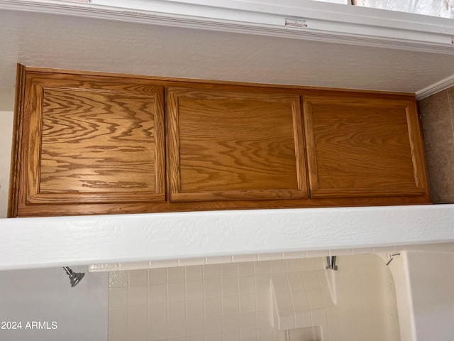 room details featuring crown molding