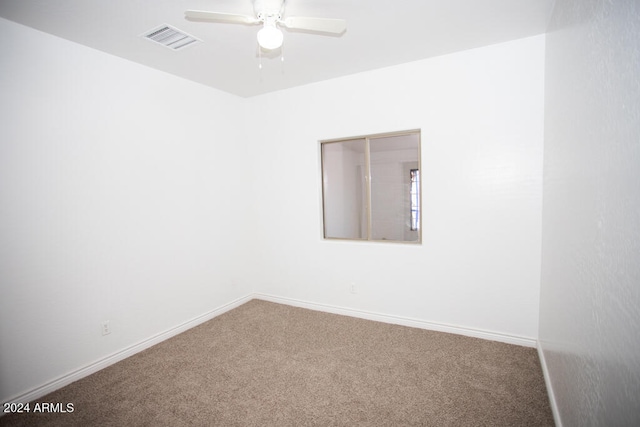 carpeted empty room featuring ceiling fan