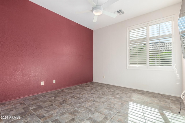 empty room featuring ceiling fan