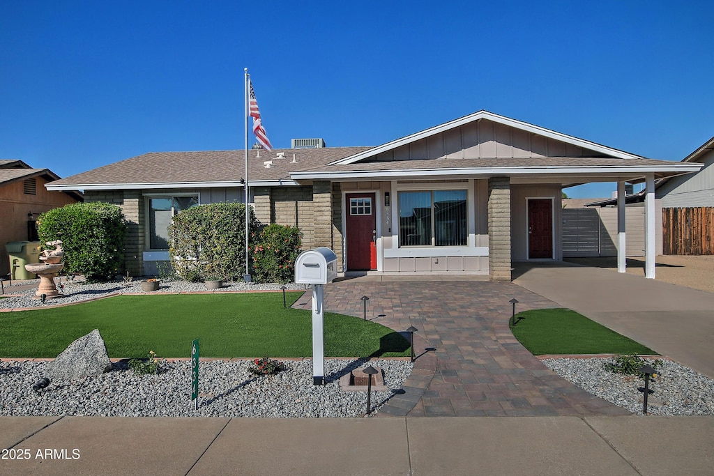 single story home featuring a carport and a front yard