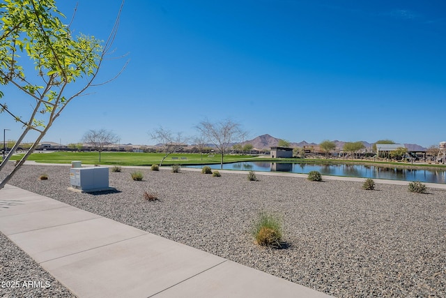 view of yard featuring a water view