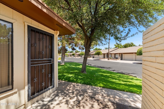 2064 S Farnsworth Dr Unit 43, Mesa, AZ 85209 - view of patio featuring a residential view