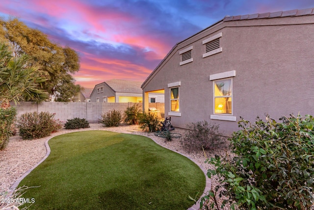 view of yard at dusk