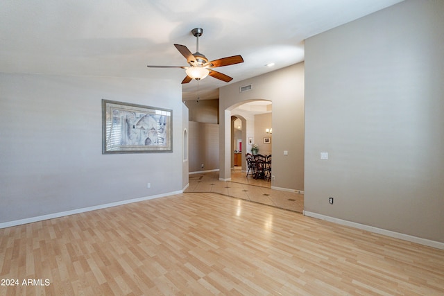 unfurnished room featuring light wood-type flooring and ceiling fan