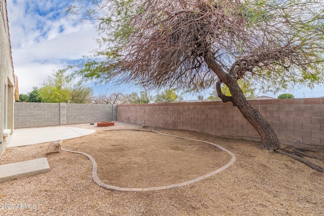 view of yard featuring a fenced backyard and a patio area