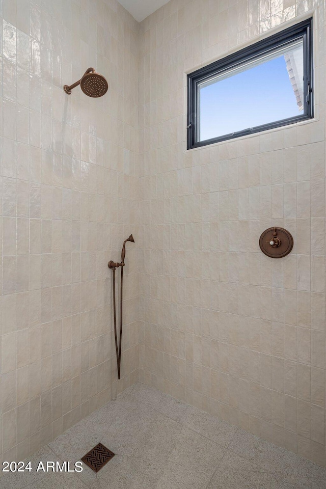 bathroom featuring a tile shower