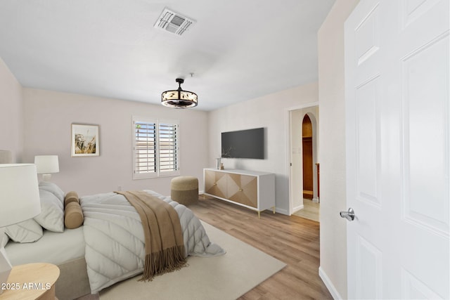 4200 N Miller Rd Unit 504, Scottsdale, AZ 85251 - bedroom with arched walkways and light wood finished floors