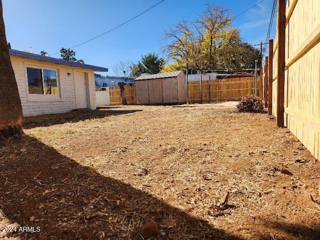 view of yard with a shed