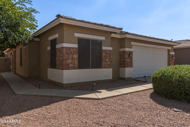 view of front facade featuring a garage