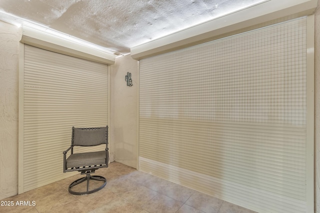 unfurnished room with light tile patterned floors