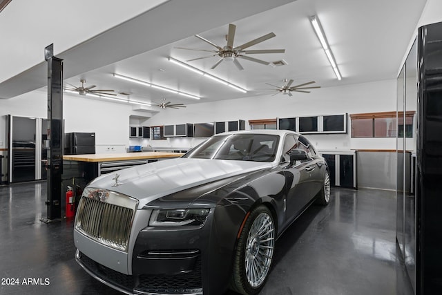 garage featuring ceiling fan