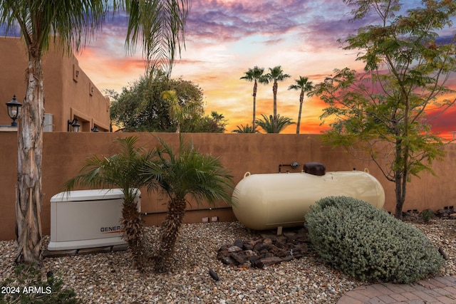 view of yard at dusk