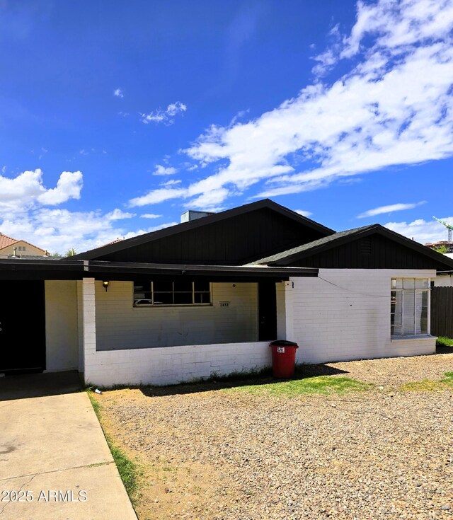 1432 S Stanley Pl, Tempe, AZ 85281 - single story home with brick siding