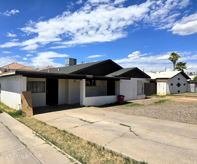 1432 S Stanley Pl, Tempe, AZ 85281 - ranch-style house featuring a storage shed and an outbuilding