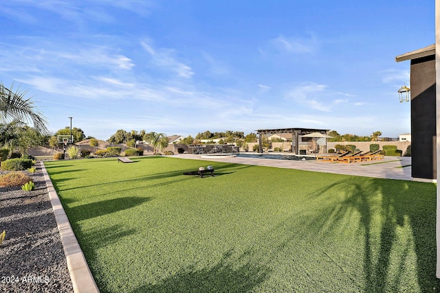 view of yard with a pool