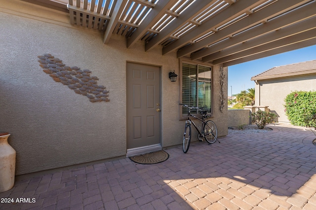 view of patio featuring a pergola