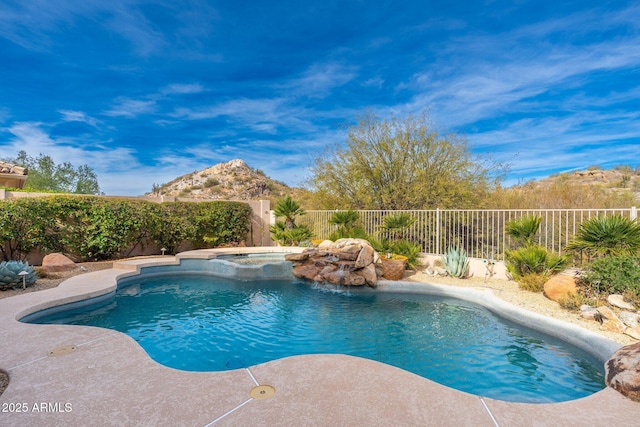 view of pool with an in ground hot tub and a mountain view