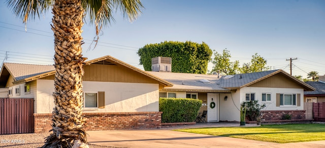 ranch-style home featuring a front yard