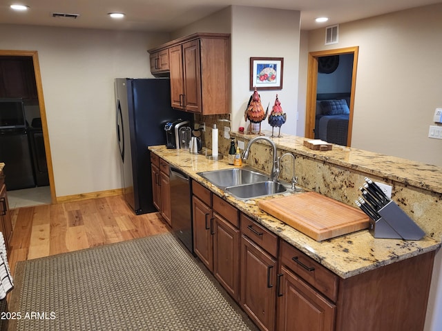 2978 Timberline Rd, Pinetop, AZ 85935 - kitchen with a sink, stainless steel appliances, recessed lighting, and visible vents