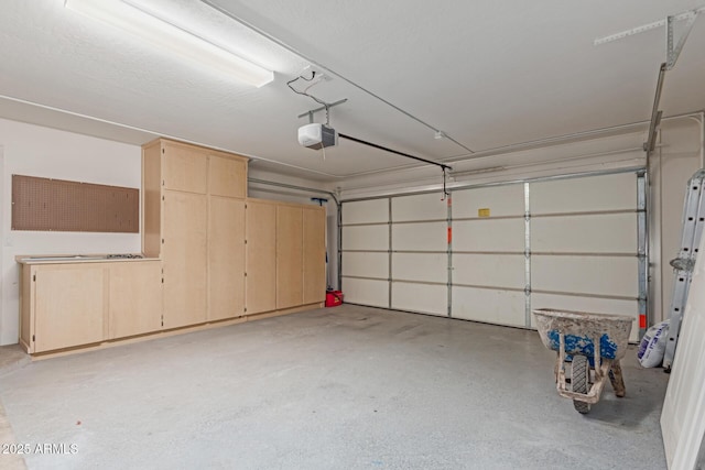 33287 N Windmill Run, San Tan Valley, AZ 85144 - garage with a garage door opener