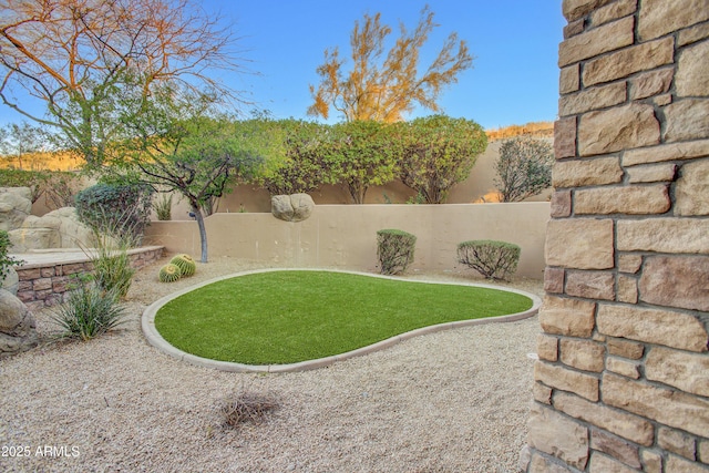 view of yard featuring a fenced backyard