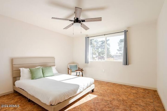 bedroom with ceiling fan