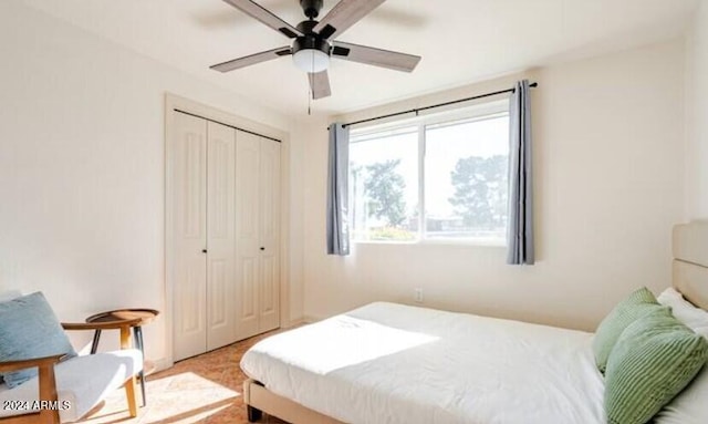 bedroom featuring ceiling fan and a closet