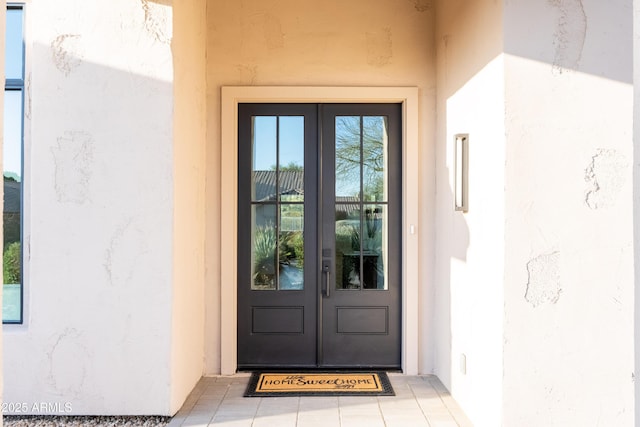 view of exterior entry featuring stucco siding