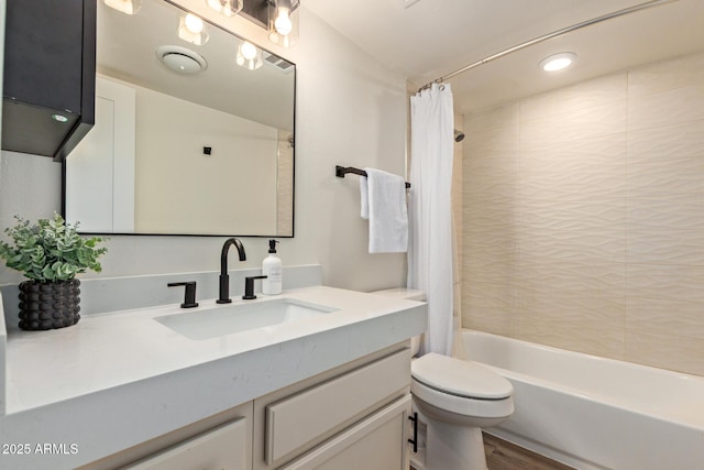 bathroom with shower / tub combo with curtain, toilet, vanity, wood finished floors, and recessed lighting