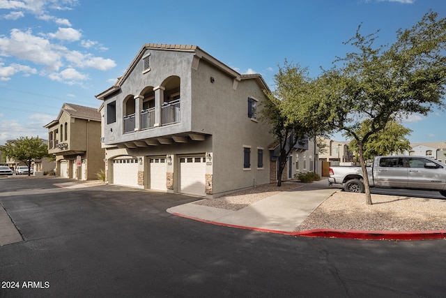 view of front facade with a garage