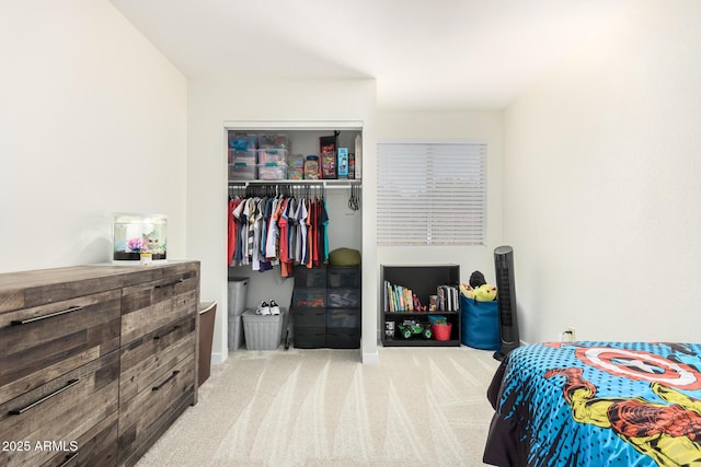 bedroom featuring carpet floors and a closet