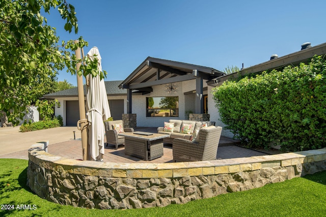 view of patio with an outdoor living space and ceiling fan