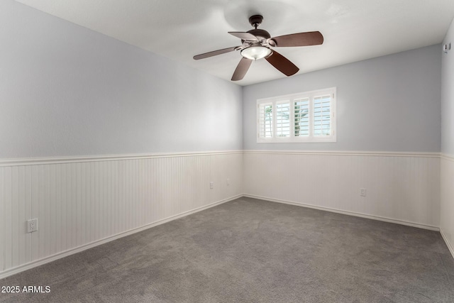 unfurnished room featuring ceiling fan and carpet flooring