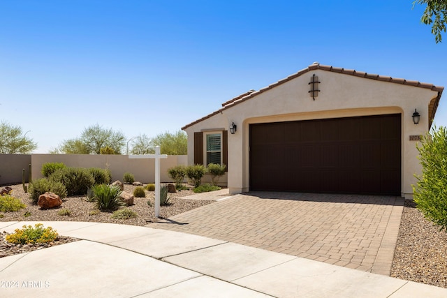 view of front facade with a garage