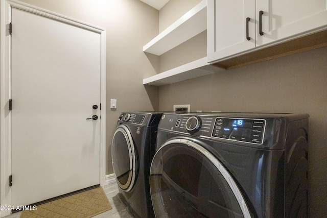 laundry room featuring cabinets and independent washer and dryer