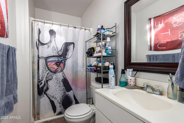 bathroom with curtained shower, toilet, and vanity