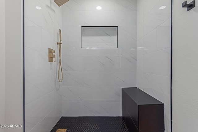 bathroom featuring tiled shower