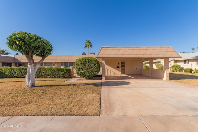 view of front of house with a front yard and a carport