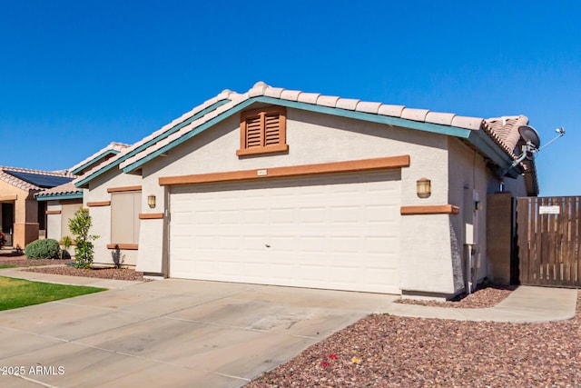 view of front facade featuring a garage