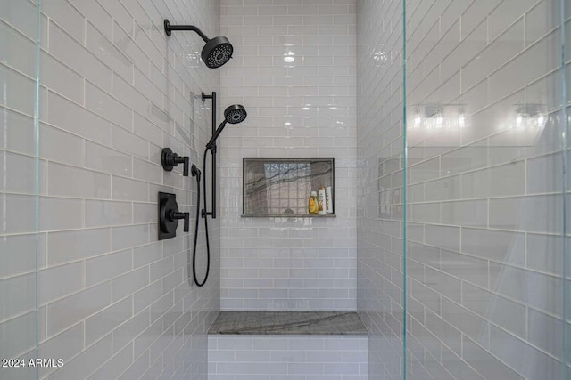 bathroom featuring a tile shower