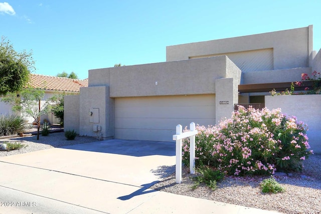 view of front facade with a garage