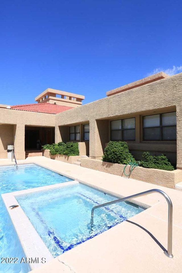 view of swimming pool